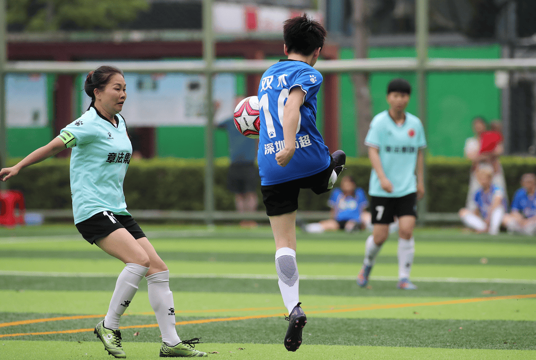 九游体育下载-中国女足备战全运会足球比赛，球队士气高涨