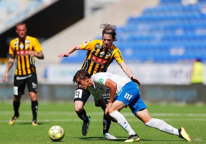 包含奥格斯堡主场战平柏林赫塔，难求一胜的词条