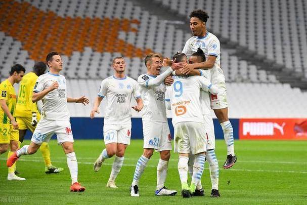 关于马赛主场战胜斯特拉斯堡，稳固领先优势的信息