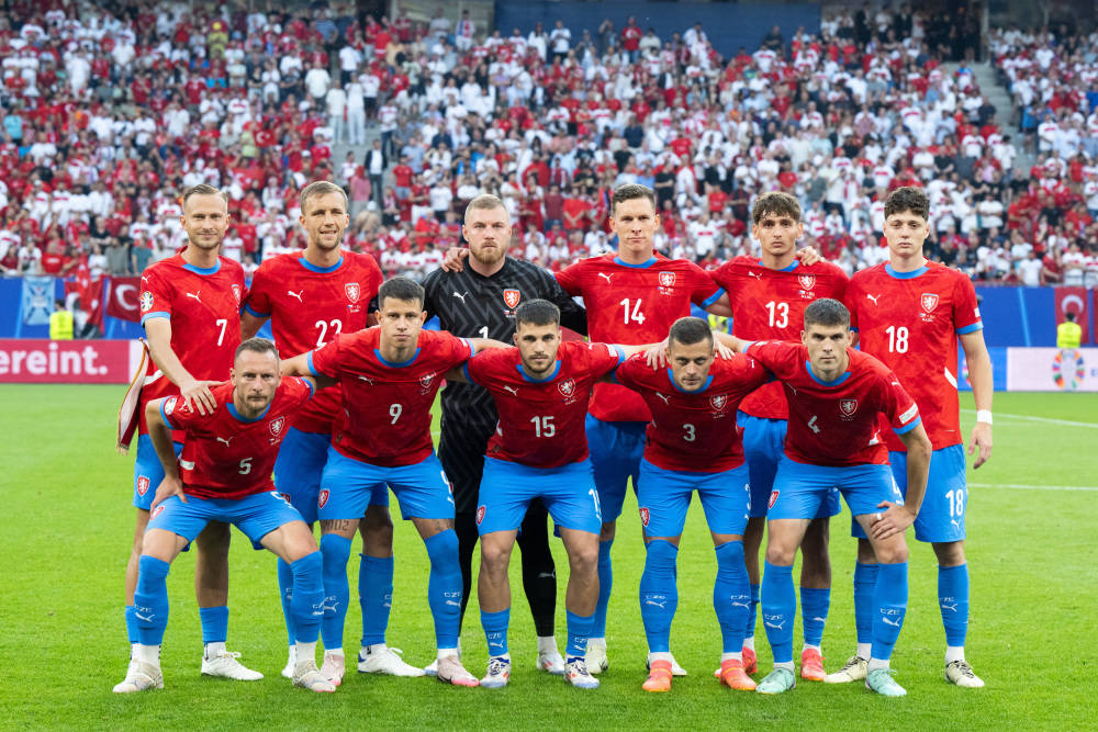 关于捷克战胜对手，小组出线前景备受期待的信息