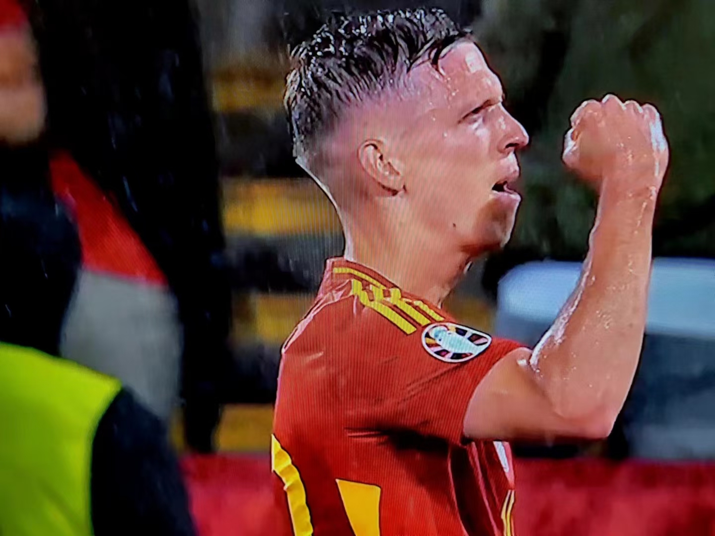 九游体育下载-关于西班牙足球联赛战局紧张，球队奋力拼搏的信息